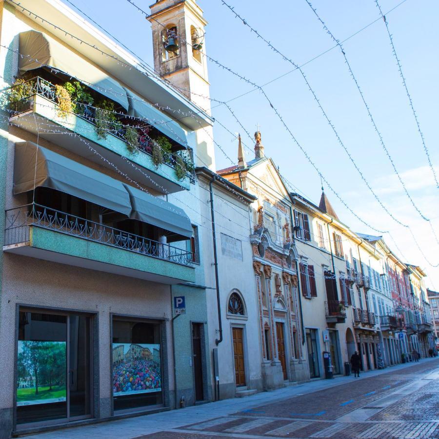 Momi Hotel Borgomanero Buitenkant foto